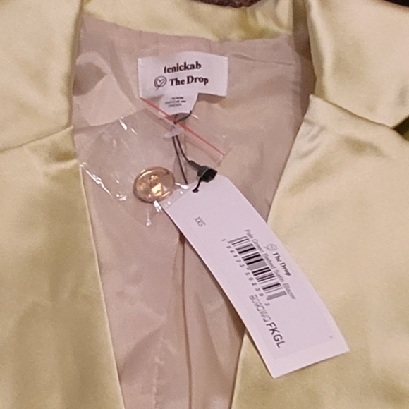 TenickaB x Amazon Drop Pale Green Blazer - Picture 10 of 10